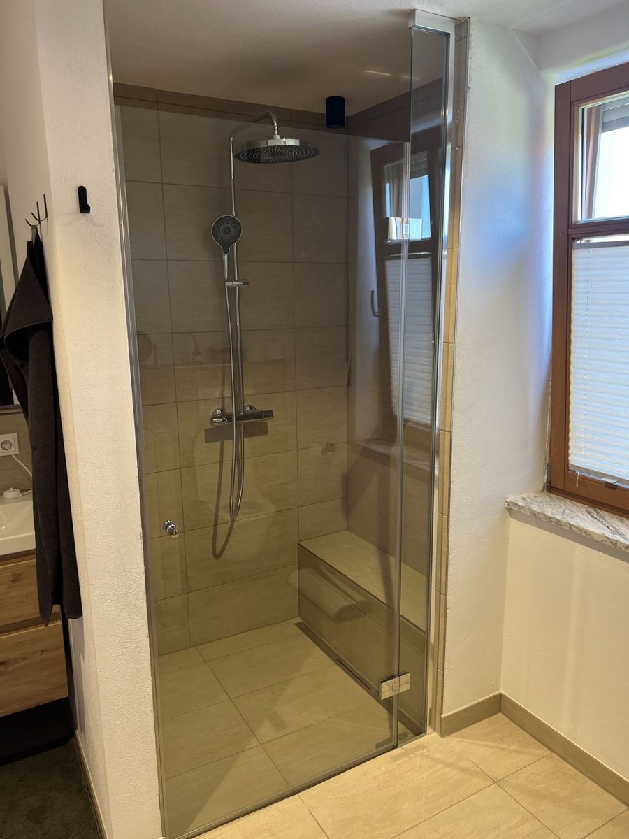 Bodengleiche Nischendusche mit Glastür, SK Glas, Straubing